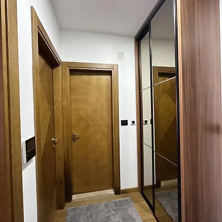 Hill Homes Mal بودغوريتْسا